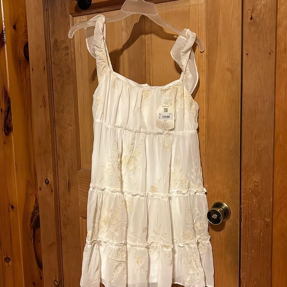 White altered state mini sundress size small with beige floral pattern- zip back